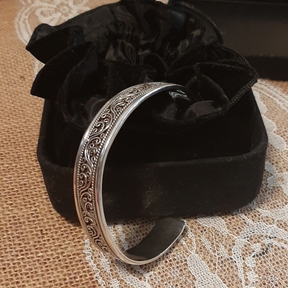 Jewelry - Sterling Silver Bracelet.   SMOKE FREE home